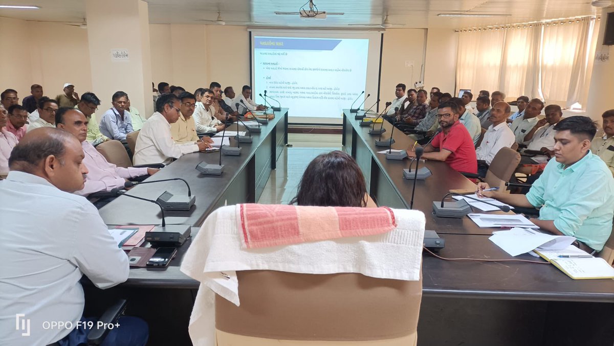 office_sdm's tweet photo. Training of BLO and BLO Supervisor of 134-Devgarh Baria AC was conducted today. They were informed about House to House survey, pre-revision activities,BLO App and SSR-2023.

#Gujarat #BLOTraining #CEOGujarat #SSR2024  #EROsTraining #ECI
@CollectorDahod @ECISVEEP @CEOGujarat https://t.co/wBOdXNc5Qa
