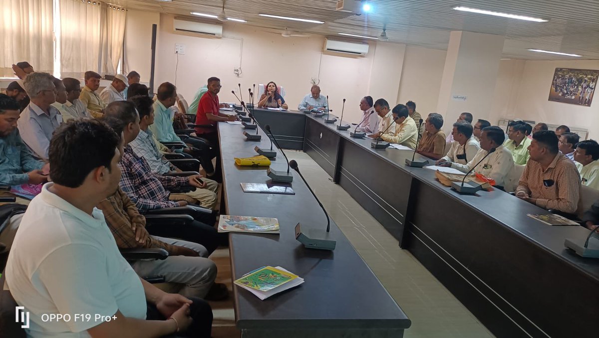 office_sdm's tweet photo. Training of BLO and BLO Supervisor of 134-Devgarh Baria AC was conducted today. They were informed about House to House survey, pre-revision activities,BLO App and SSR-2023.

#Gujarat #BLOTraining #CEOGujarat #SSR2024  #EROsTraining #ECI
@CollectorDahod @ECISVEEP @CEOGujarat https://t.co/wBOdXNc5Qa