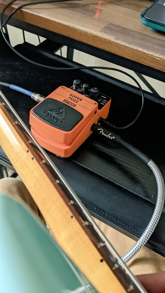 Was working out the bridge for a tune that had a big tonal change, so I broke out a bunch of flavors of distortion to see which would be right
#guitar #guitarplayer #recording #guitarpedals  #coffeelover #coffeetime #behringer #origineffects #nuxpedals