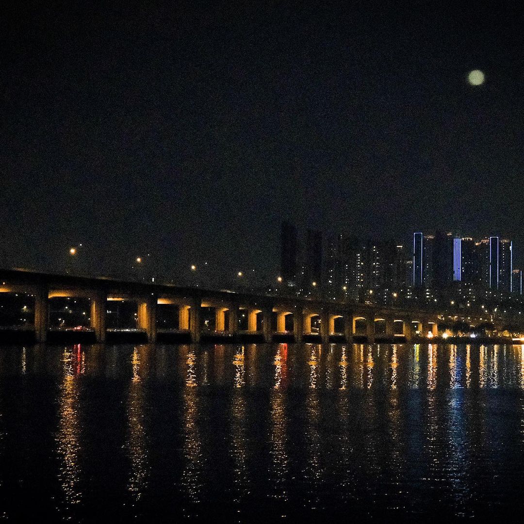 ㅤ

       マンゴー
       062823

     ︰late night walks with the loml 🫶

ㅤ