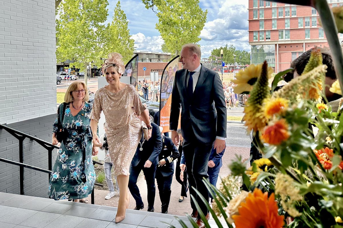 Startende, jonge én ervaren mkb-ondernemers kunnen bij non-profitorganisatie Qredits terecht voor leningen tot € 250.000, coaching en training. Koningin Máxima, lid van het Nederlands Comité voor Ondernemerschap, opent het nieuwe hoofdkantoor in Almelo.
koninklijkhuis.nl/actueel/nieuws…