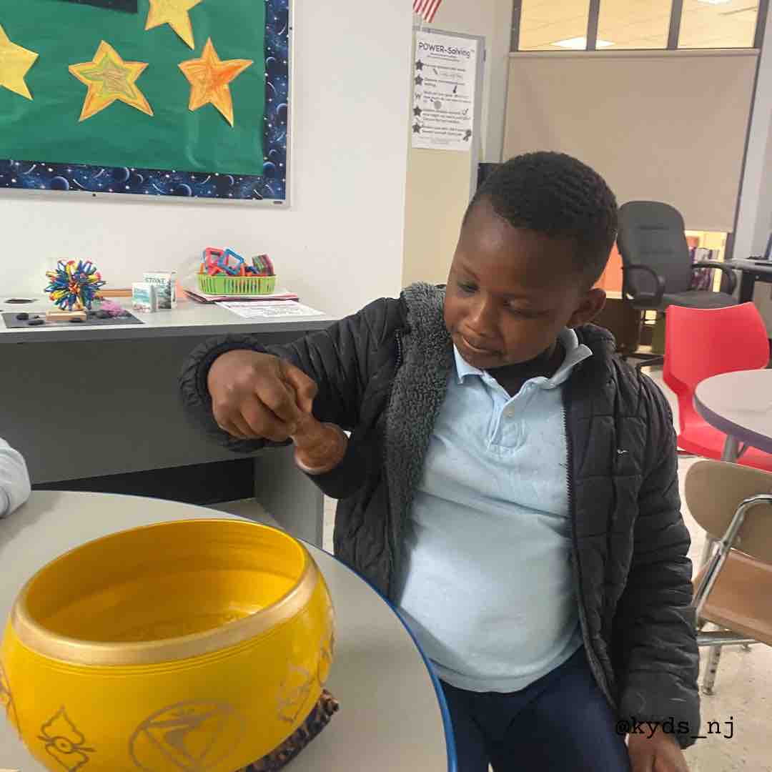 Our students at Bradley Elementary enjoying Jess’s 🌞 Sun bowl 🥣 as it brings sunshine to their hearts 💙

#KYDS #SOULutions #soundbowls #soundbowlsforhealing #innerharmony #asburypark #asburyparknj #monmouthcounty