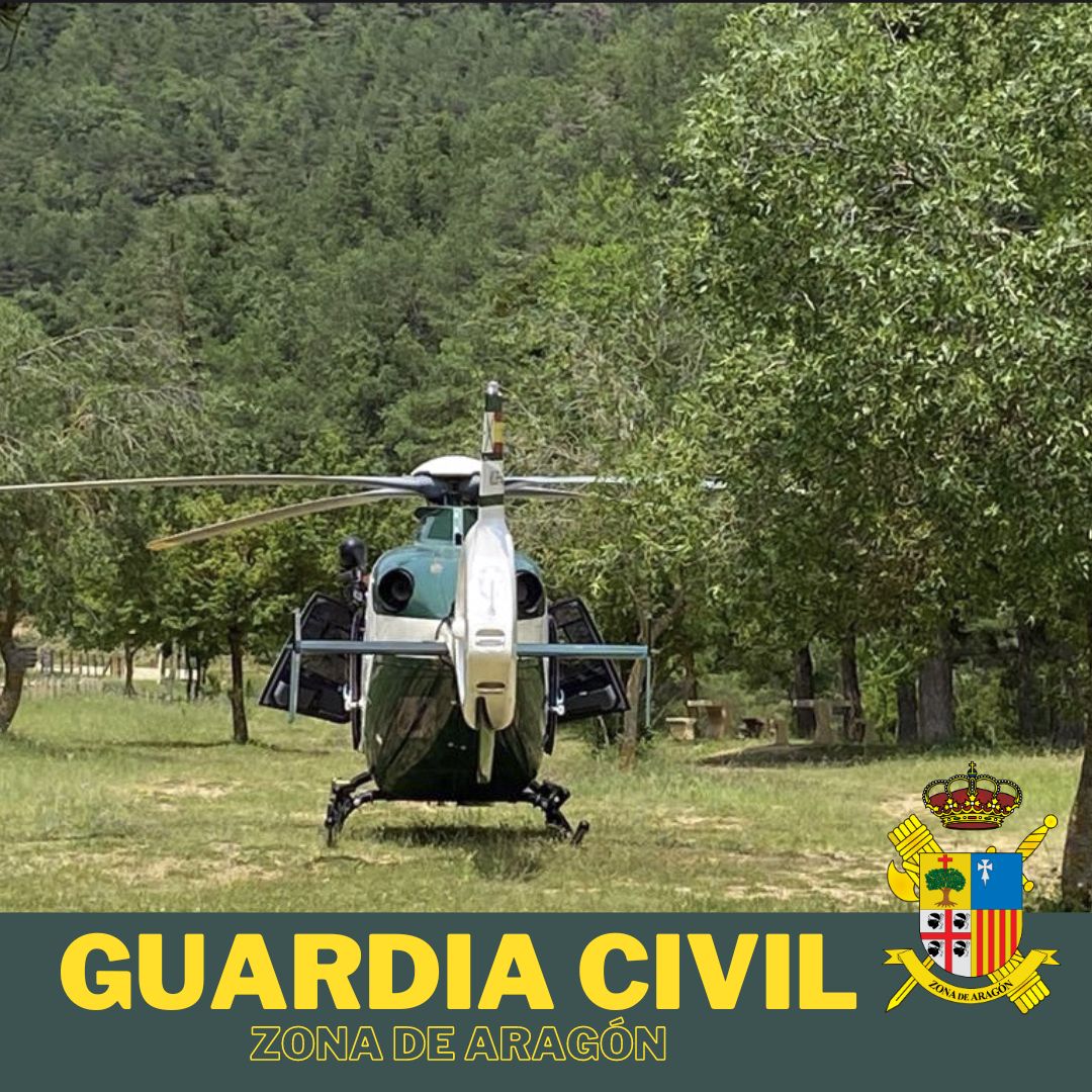 guardiacivilzg's tweet photo. 13,20 h  hoy a través  1⃣1⃣2⃣ se 📞recibe aviso comunicando accidente en zona Del Pozo de Pigalo (Luesia).   Agentes de seguridad ciudadana de la #GuardiaCivil de #sadaba ,  🚁 de la guardia civil  y especialistas del #greim , lo evacuan hasta el hospital de #huesca https://t.co/4hieYk9J6r