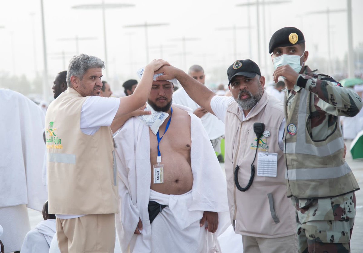 FahadAlJalajel's tweet photo. من مشعر عرفات وبين السكينة والدعوات.. 

بحمد الله شهدنا استقرار الحالات الصحية في يوم عرفة الفضيل، ويعود ذلك بفضل الله ثم بجهود كافة العاملين في موسم الحاج من #رجال_الأمن و #أبطال_الصحة والقائمين على الحج من كافة القطاعات. https://t.co/zHcaeYCDWC