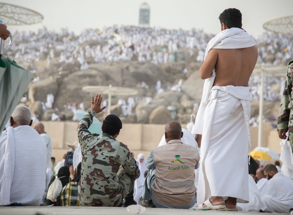 FahadAlJalajel's tweet photo. من مشعر عرفات وبين السكينة والدعوات.. 

بحمد الله شهدنا استقرار الحالات الصحية في يوم عرفة الفضيل، ويعود ذلك بفضل الله ثم بجهود كافة العاملين في موسم الحاج من #رجال_الأمن و #أبطال_الصحة والقائمين على الحج من كافة القطاعات. https://t.co/zHcaeYCDWC