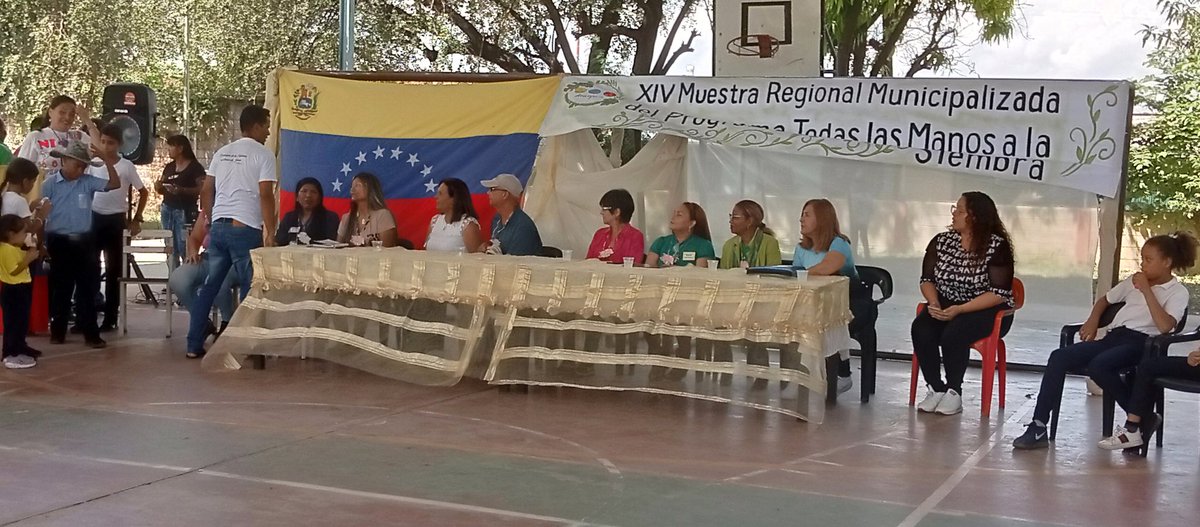 SenifaG's tweet photo. #SENIFA Girardot realizó muestra gastronómica en la Muestra Regional Municipalizada Todas las Manos a la Siembra dónde estuvo presente las Madres y docentes comunitarias, la supervisora Municipal Profa Eva Graterol y Delegada Regional Profa Marlene Mejias https://t.co/6w67P23ob0