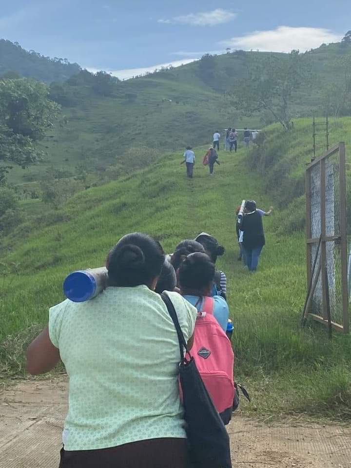 esprimeramx's tweet photo. #Entérate📣|| Reportan nuevo conflicto en Juquila: barrios se confrontan por conexión a red de agua potable 

👉https://t.co/PpkG6EuAJu

@SEGO_oax @GobOax https://t.co/ZNi6feQZdT