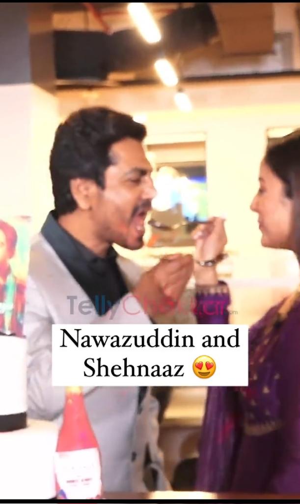 XnitXpose's tweet photo. Literally married AF.🤵👰
Cake cutting &amp; feeding eachother.😘🤌
Shehnaaz sach me har Male co-star ko PATI hi samajhti hai..
Jisko BF bolke badnaam kiya, us Sid k saath kabhi aise Lovey Dovey promotion nahi aaye.🤔
#NawazNaaz
#NawazuddinSiddiqui 
#ShehnaazGill 
#YaarKaSatayaHuaHai https://t.co/zHxl29lVBI