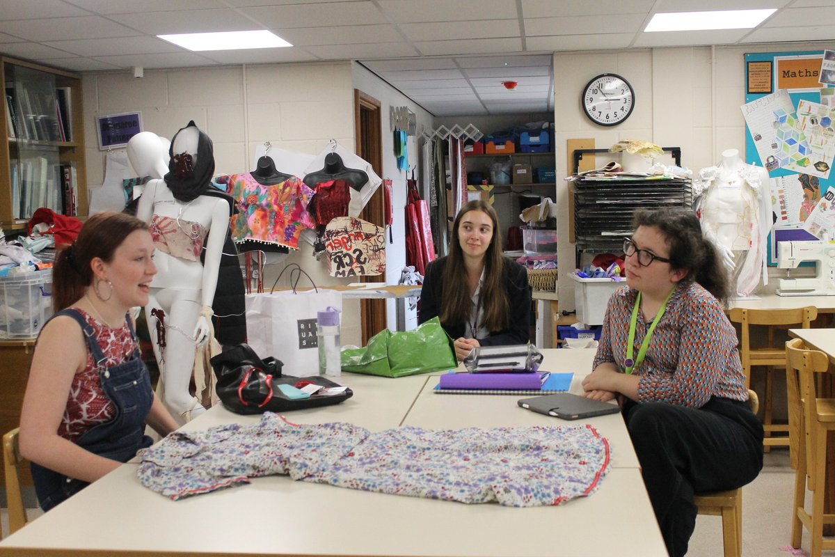 PipersArts's tweet image. Thank you to Pipers&apos; alumnae, Rosie Thompson, for coming into talk to Year 12 students about the first year of her Costume degree at Nottingham Trent University. It sounds fascinating! #PipersInspire #Pipersixthform