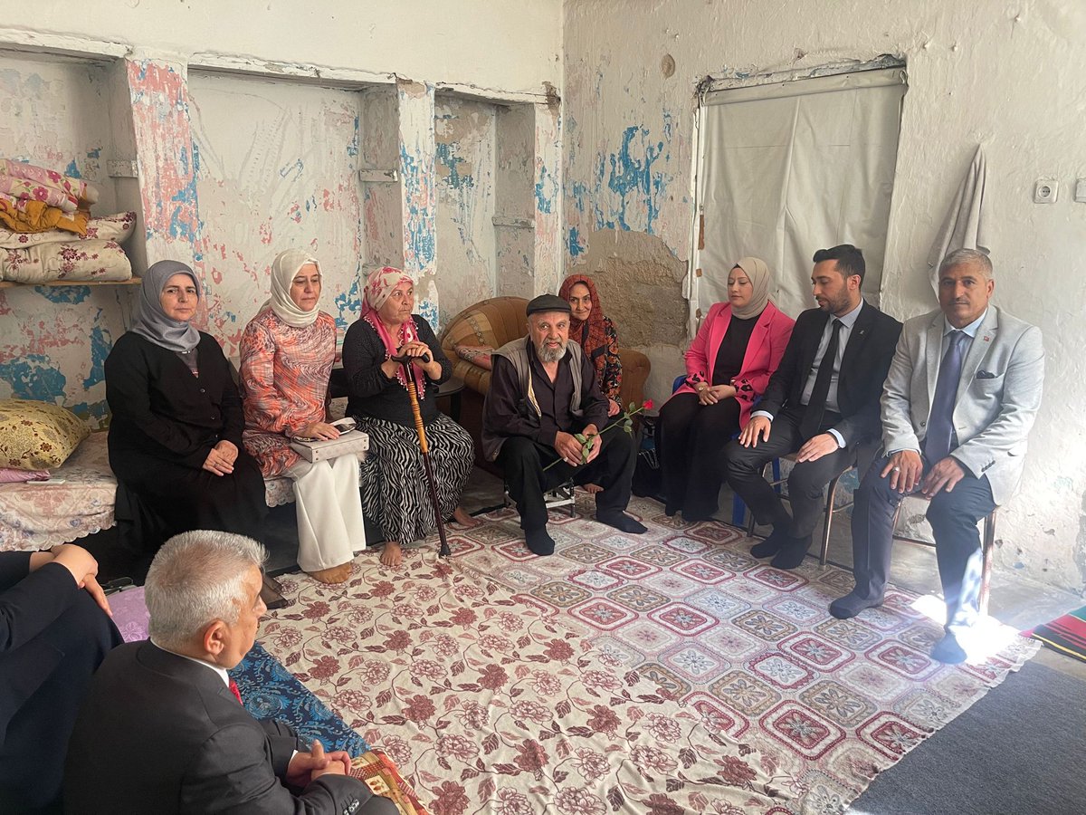 HanifiOzdemir27's tweet photo. Gaziantep AK Parti İl Başkan Veklimiz Sn. @OzdurduFurkan AK Parti İl  Sosyal Poltk. Bşk. Sn.  @rmznozdemir27 ve Teşkilatımızla  Birlikte,  Milletimizin Evindeyiz. 
#BayramlarPaylaştıkçaGüzel 
@RTErdogan 
@ErtugrulTEYMUR https://t.co/t7Bkm625rL