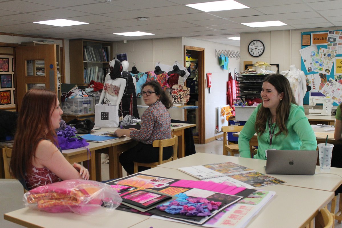 PipersArts's tweet image. Thank you to Pipers&apos; alumnae, Rosie Thompson, for coming into talk to Year 12 students about the first year of her Costume degree at Nottingham Trent University. It sounds fascinating! #PipersInspire #Pipersixthform