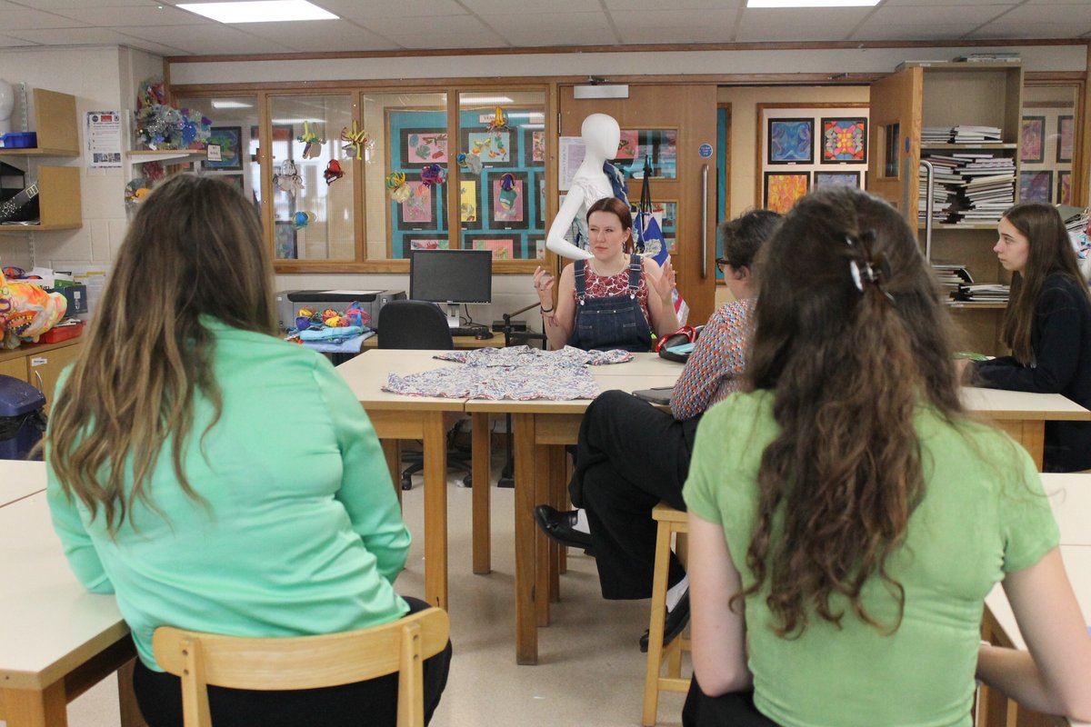 PipersArts's tweet image. Thank you to Pipers&apos; alumnae, Rosie Thompson, for coming into talk to Year 12 students about the first year of her Costume degree at Nottingham Trent University. It sounds fascinating! #PipersInspire #Pipersixthform