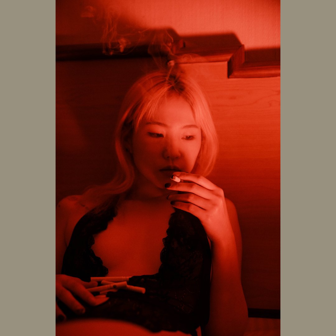 moonwind1222's tweet photo. 《泛紅》
紅色燈光下
的妳
抽著紙菸
升起的煙霧
也變成鮮血般
那樣的豔
隨著一口一口的煙吐出
多麼希望這一切可以
隨著菸草
燃燒殆盡
📷:Nikon D810 
MD:@QQ77920
完整版連結下收
https://t.co/CTehkkmV7Z…

無限期誠徵電子寫真合作模特
#台北 #內衣 #性感 #大尺 https://t.co/SJMIIbQb6D