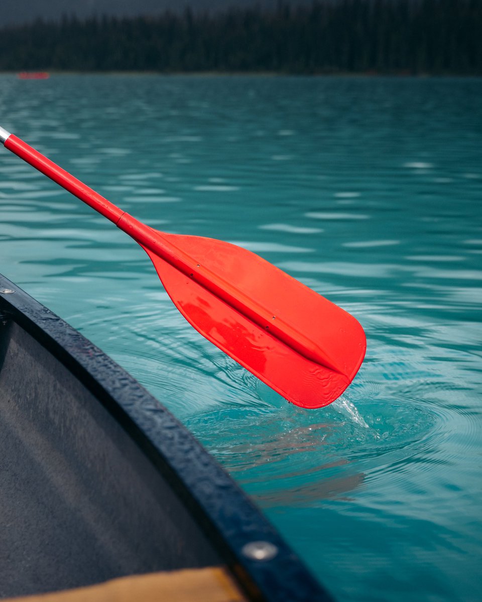 tobiahlui's tweet photo. Canoeing Emerald Lake https://t.co/QbXy04egFf