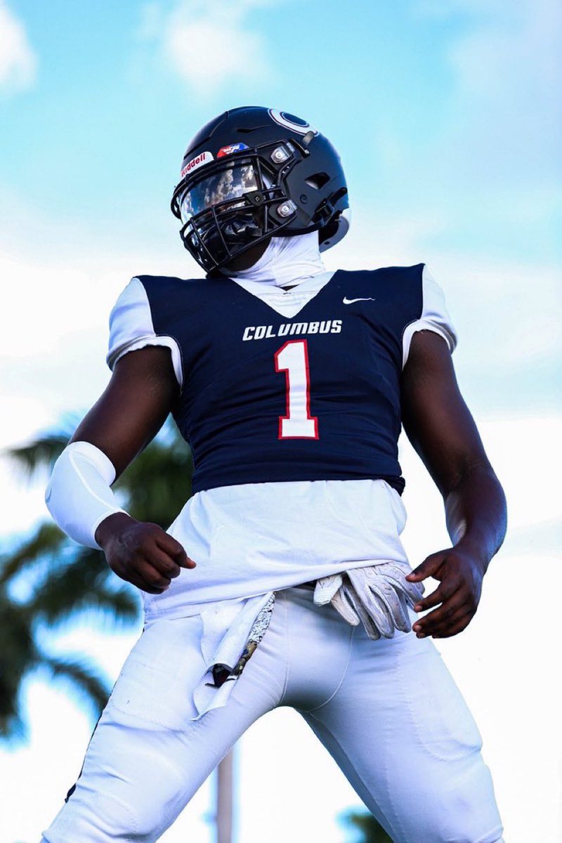 South Florida is represented well in @MaxPreps preseason rankings: Miami Central (No. 5) Chaminade-Madonna (No. 7) St. Thomas Aquinas (No. 9) Christopher Columbus (No. 23) @Roc__Nation @Nadeboyz @CoachHarriott @ColumbusFtball @lifewalletsport