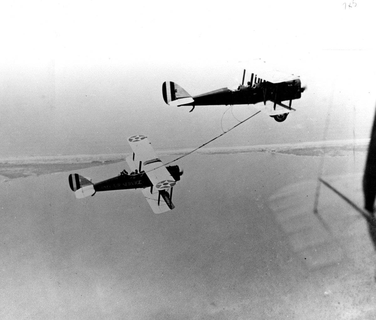 AFmuseum's tweet image. The 1st successful aerial refueling took place #OTD 1923 when a DH-4B carrying Lts. Virgil Hine &amp;amp; Frank W. Seifert passed gasoline through a hose to another DH-4B flying beneath it carrying Lts. Lowell H. Smith &amp;amp; John P. Richter.

nationalmuseum.af.mil/Visit/Museum-E…
