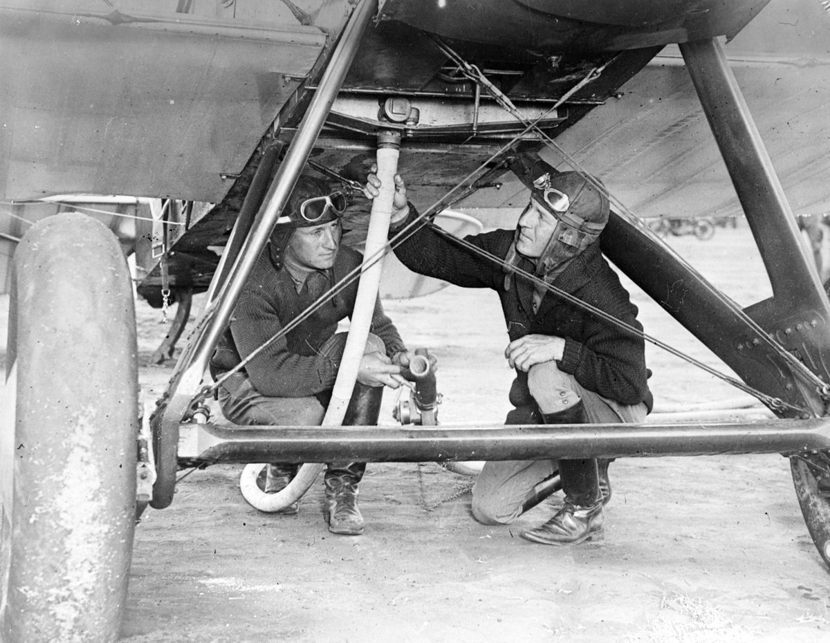 AFmuseum's tweet image. The 1st successful aerial refueling took place #OTD 1923 when a DH-4B carrying Lts. Virgil Hine &amp;amp; Frank W. Seifert passed gasoline through a hose to another DH-4B flying beneath it carrying Lts. Lowell H. Smith &amp;amp; John P. Richter.

nationalmuseum.af.mil/Visit/Museum-E…
