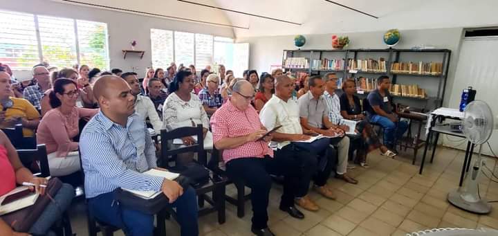 El Viceministro de Educación <a href="/Eugeniocubano/">Eugenio González Pérez</a> participa en el seminario municipal de preparación en #Artemisa. El compromiso de sus cuadros y educadores está en la prevención oportuna y eficaz de las acciones. <a href="/yarobyalvarez/">Director Provincial Educación Artemisa</a> <a href="/EduArtemisa/">DPEArtemisa</a>