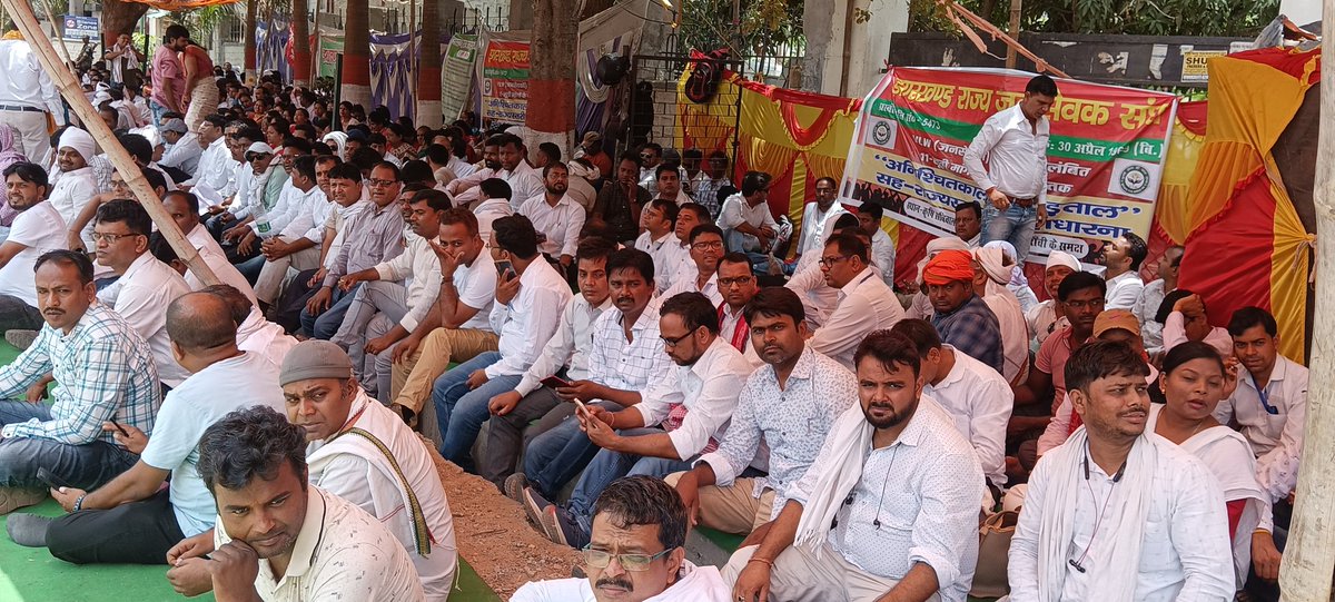 #JUSTICE_FOR_VLW_JHARKHAND
सत्ता के षड्यंत्र पर हमारा हौसला भारी है
हक की लडाई मे हमारा ये संघर्ष जारी है!! 
<a href="/vlwjharkhand/">झारखण्ड राज्य जनसेवक संघ</a> 
<a href="/vlwpalamu/">झारखंड राज्य जनसेवक संघ पलामू</a> 
<a href="/ourcmo/">CMO JHARKHAND</a> 
<a href="/JmmJharkhand/">Jharkhand Mukti Morcha</a> 
<a href="/ETV_JK/">ETV Jharkhand</a> 
<a href="/BBCJharkhand/">BBC Jharkhand</a> 
<a href="/prdjharkhand/">IPRD Jharkhand</a>