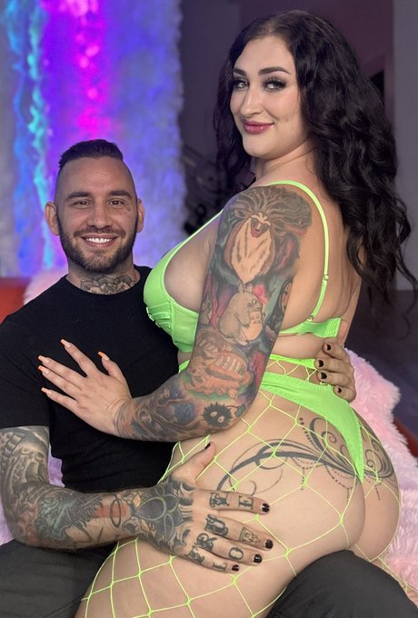 Friends let friends grab each others bootys @patootiepeaches https://t.co/XI8nM7rSaA<a class="tags" href="/tag/patootiepeaches">@patootiepeaches</a>