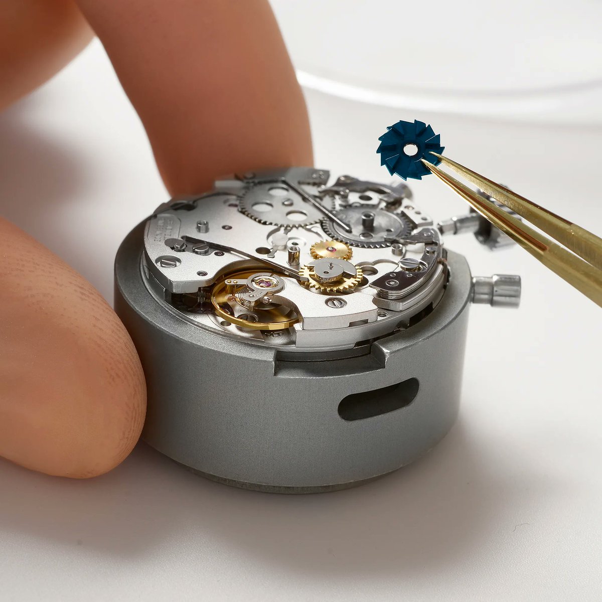 eberhard1887's tweet photo. The Extra-fort Grande Taille Roue à Colonnes is animated by a sophisticated column-wheel chronographic movement allowing a greater precision in driving the functions:: https://t.co/gpXVorDun1
#eberhard1887 #eberhard #eberhardwatches #extrafort #menwatch #menstyle #swisswatches https://t.co/tw7JatQfMU
