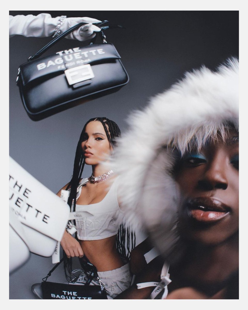 yaniimodels's tweet photo. HALIMOTU for @Vmagazine V142 Summer 2023 Issue

- @shokunbihali

Photographer @damienropero
Wardrobe Stylist @emmaoleck
Hairstylist Andrew C Chen
Makeup Shaina Ehrlich
Manicureist Jazz Style
Set Designer Fabien Caperan

#yaniimodels #halimotushokunbi #vmagazine https://t.co/QuUyY5KLr6