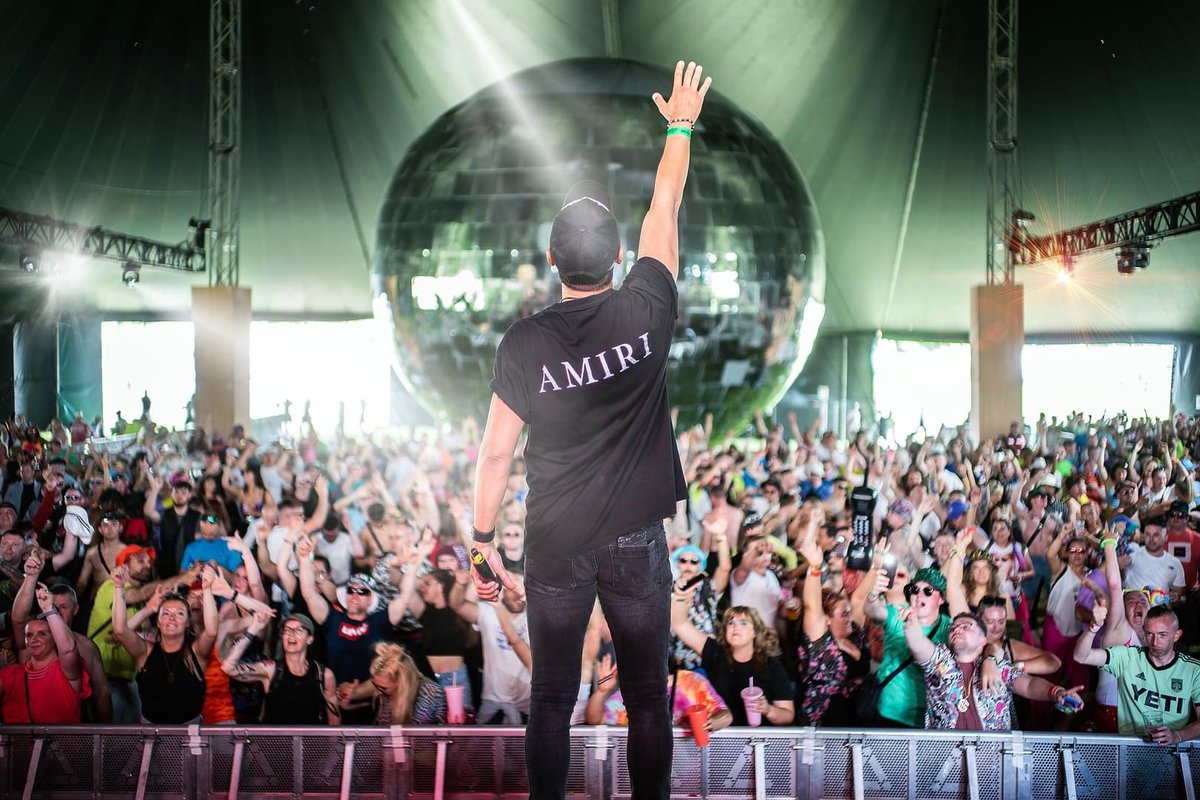 Onderdeel te zijn met mijn 3e geslaagde wereldrecord poging is een feit. Deze keer met de grootste discobal ter wereld! <a href="/GWR/">Guinness World Records</a> <a href="/BDStadsgezicht/">Stadsgezicht</a> 🇮🇪 #dublin