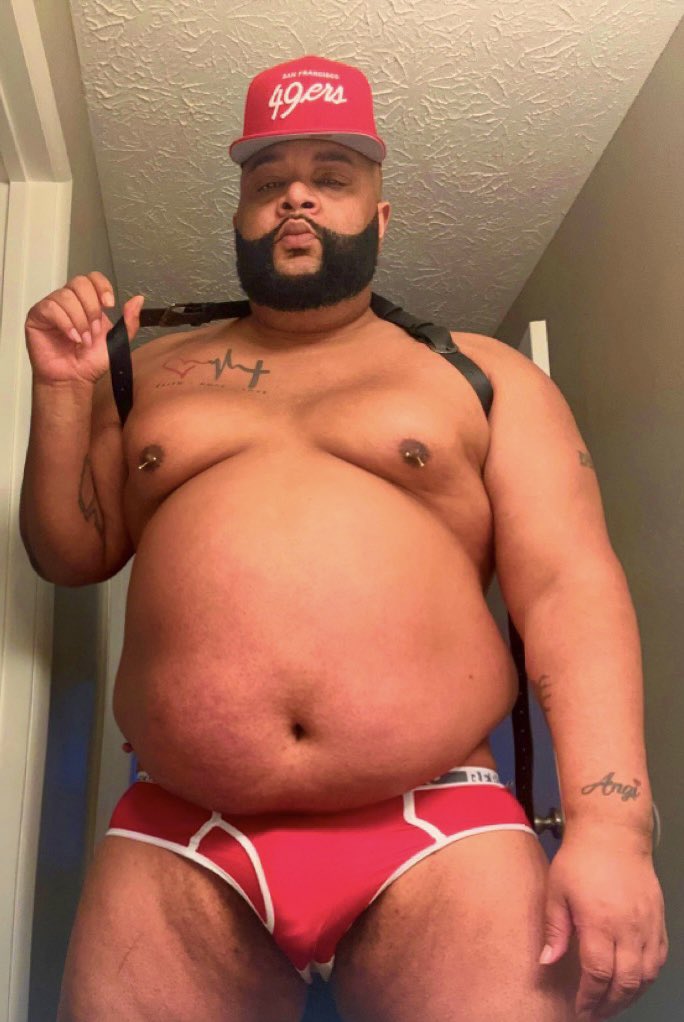 dawan_king's tweet photo. Can a fat boy get a little love! Tap the ❤️ if you like big sexy men! #bodypositivity #bigmen #fatboy #bear #beardedmen https://t.co/77uO09xd7s