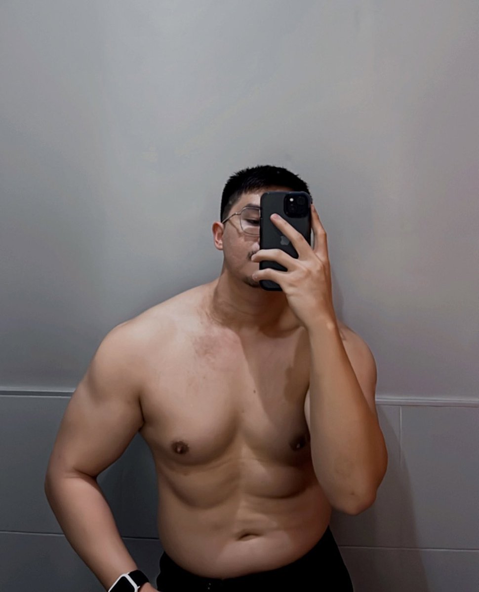 to_ey_n's tweet photo. ผลประกอบการครึ่งปี ก็ยังเป็นหมูอยู่ดี 🐽 #TOEYFIT https://t.co/pbsYI6prsC