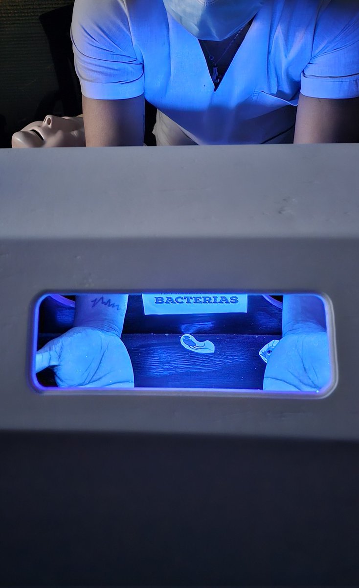 BORECITA's tweet image. -Si me lavo perfectas las manos...
-Las Manos. 😕
(Amo esta caja buchona, amo como entre todos reflexionamos sobre la importancia de un acto tan simple y económico, que a su vez deja en evidencia lo complejo que les resulta a algunos)
#LavateLasManos