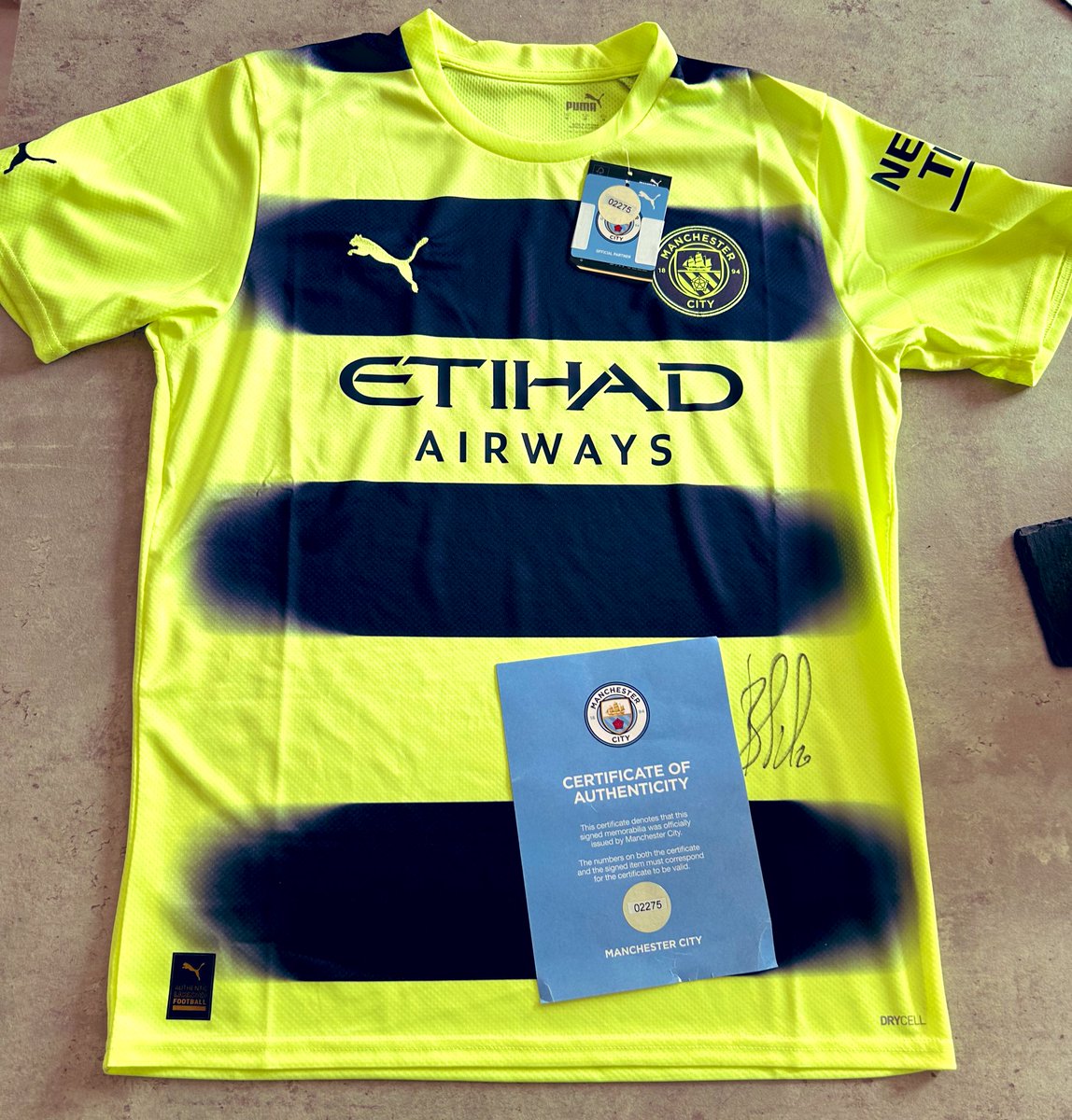 JLW (@j_l_wtweets) on Twitter photo A touch of class from <a href="/ManCity/">Manchester City</a> & <a href="/ManUtd/">Manchester United</a> ahead of my walk from Old Trafford - Peninsula - Etihad tomorrow.
Thanks to <a href="/MU_Foundation/">Manchester United Foundation</a> & <a href="/citcmancity/">City in the Community</a> for recognising my effort to walk/cycle 2,222 miles in 92 days to raise £9200 for 100 young people to have their hearts screened❤️💙 A touch of class from <a href="/ManCity/">Manchester City</a> & <a href="/ManUtd/">Manchester United</a> ahead of my walk from Old Trafford - Peninsula - Etihad tomorrow.
Thanks to <a href="/MU_Foundation/">Manchester United Foundation</a> & <a href="/citcmancity/">City in the Community</a> for recognising my effort to walk/cycle 2,222 miles in 92 days to raise £9200 for 100 young people to have their hearts screened❤️💙
