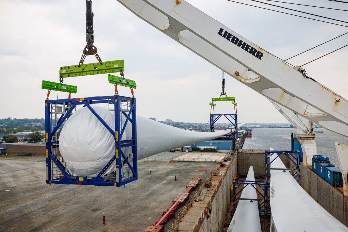 A giant wind farm is taking root off Massachusetts trib.al/OOznjoJ