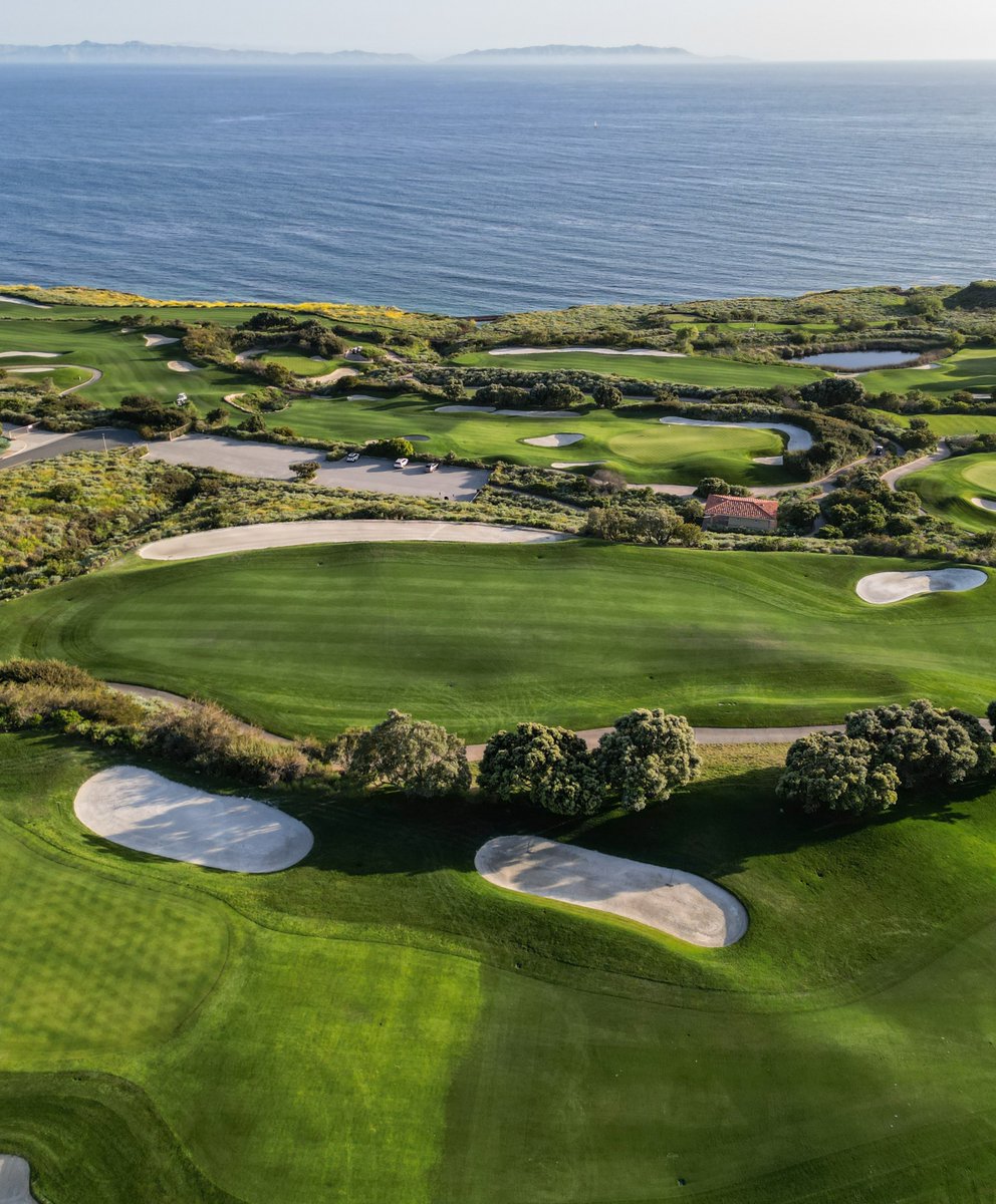 TrumpGolfLA's tweet photo. It's sun-sational time to hit the links for a round of golf – let the games begin!
#trumpla #trumpgolf #teetime #summerinla #oceanfrontcourse https://t.co/CxTxt3qdOc