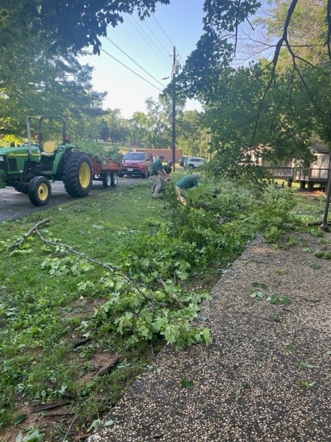 KYStateParks's tweet photo. Barren River Lake, Lake Cumberland &amp; Nolin Lake are closed until further notice. Please be patient while crews work to cleanup storm damage. You can find the most up-to-date info on the park's individual Facebook page or online at: https://t.co/meVUGytZGz #kystateparks https://t.co/JuMqMiNS9e