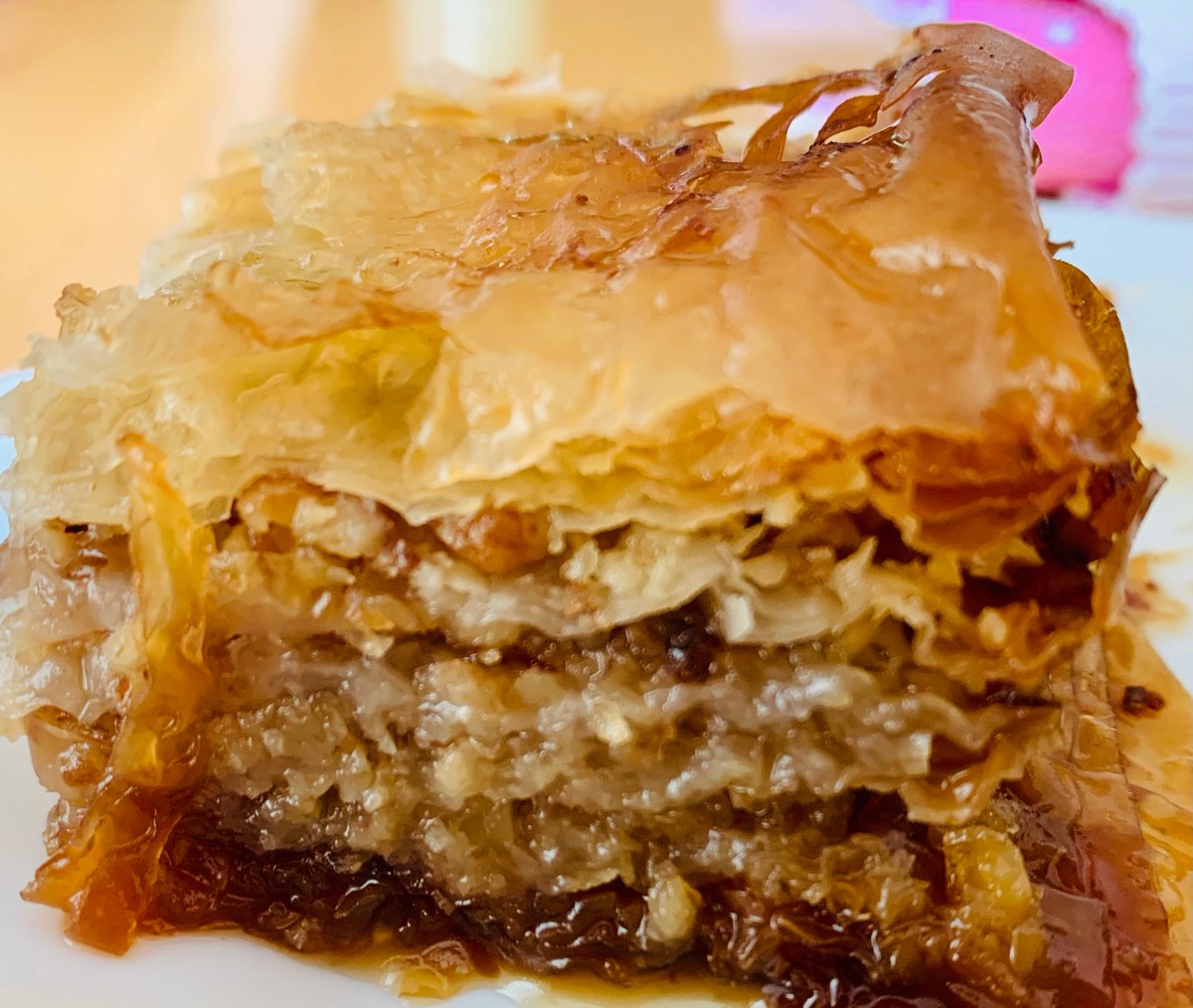 nenawatches's tweet photo. Choose your snack
#baklava ☕️ ❤️
#healthystuff 🏃‍♀️ https://t.co/S7HElNfvQV