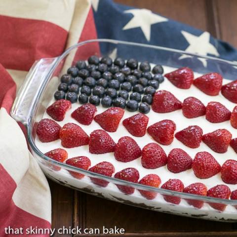 LorieCotten's tweet photo. This #delicious cheesecake will have you feeling patriotic. #FourthofJuly  https://t.co/UrXX7sqLlr https://t.co/BwUBiD4tbM