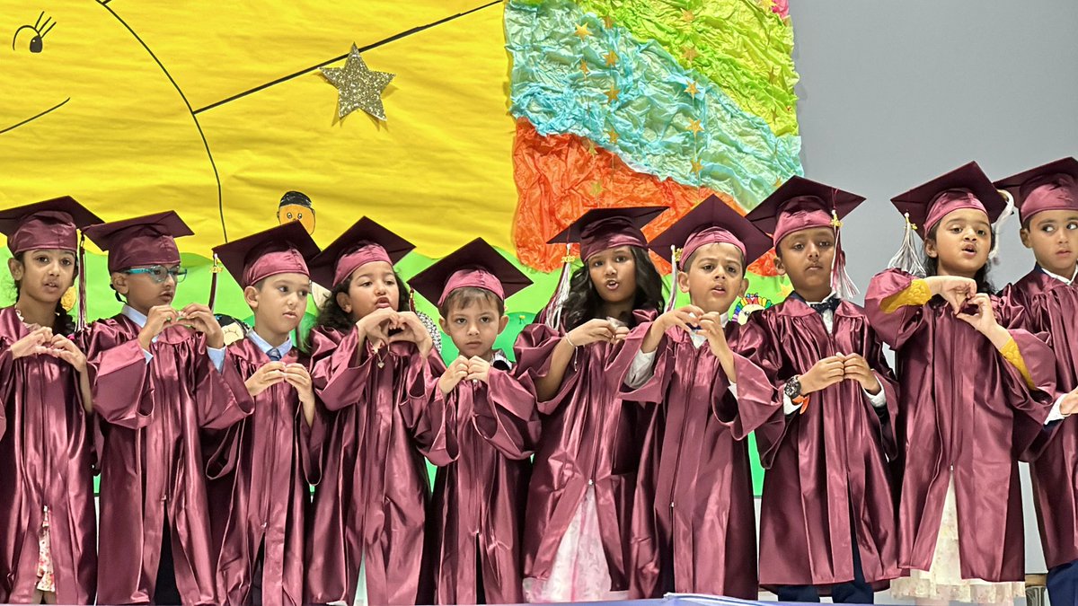 isnaelementary's tweet photo. Our Adorable SK Graduates! On to #Grade1 
 
#SK #kindergarten #sk_graduation #Graduation #end_of_year #IES #ISNA_Elementary #isna_schools https://t.co/ijypHRrrMr