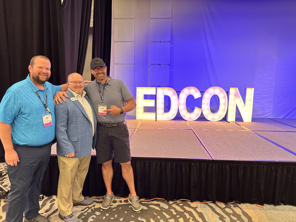 Full of laughs and learning with the Rip! #Edcon23 <a href="/massp/">Michigan Principals</a> <a href="/JoshuaChase19/">Joshua Chase</a> <a href="/kbeck_edu/">Don Killingbeck 🦖</a> <a href="/SniderC/">SniderC</a> @PrinRipmaster