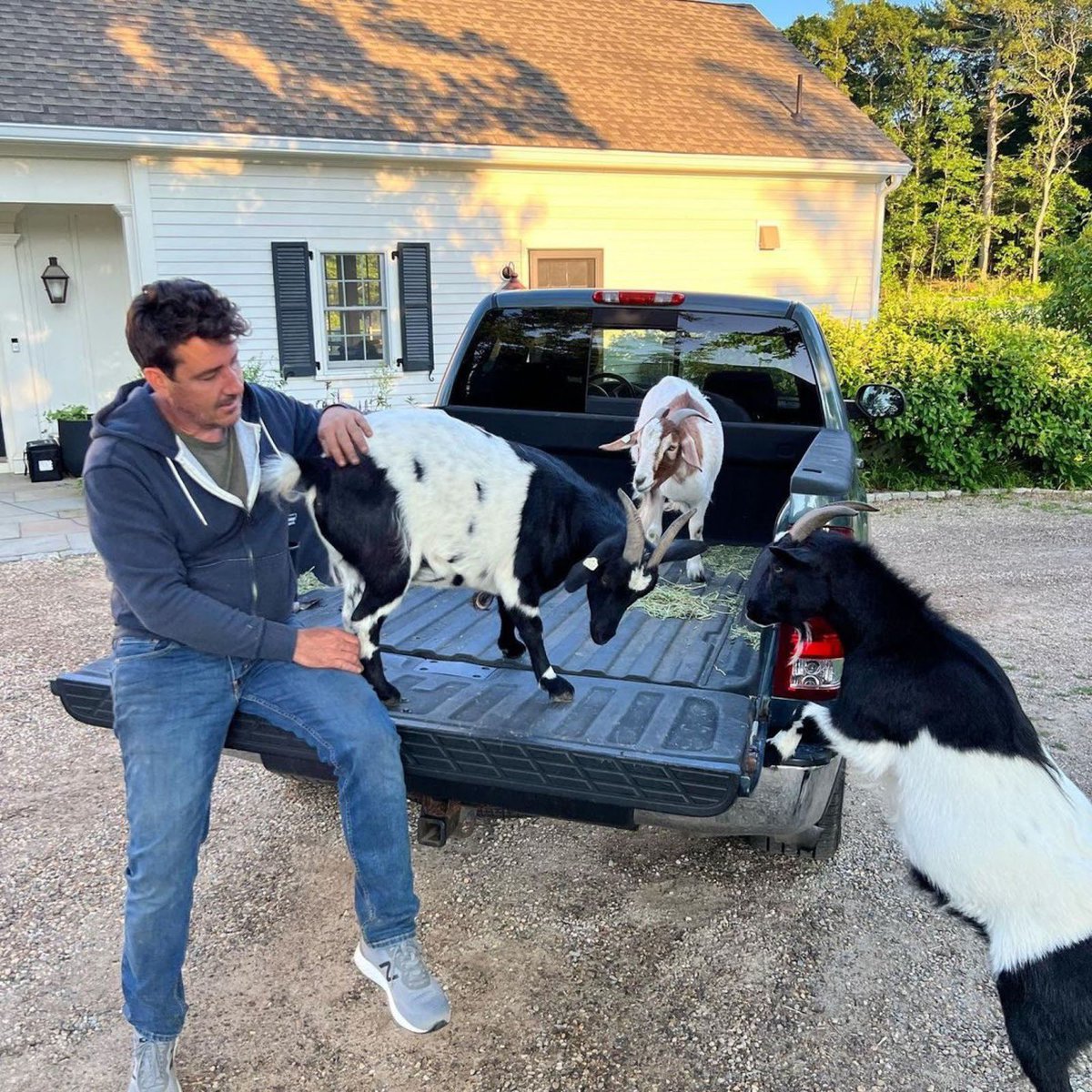 Taking New ‘Kids’ on the Block to a new level - right @JonathanRKnight? 🐐🐐