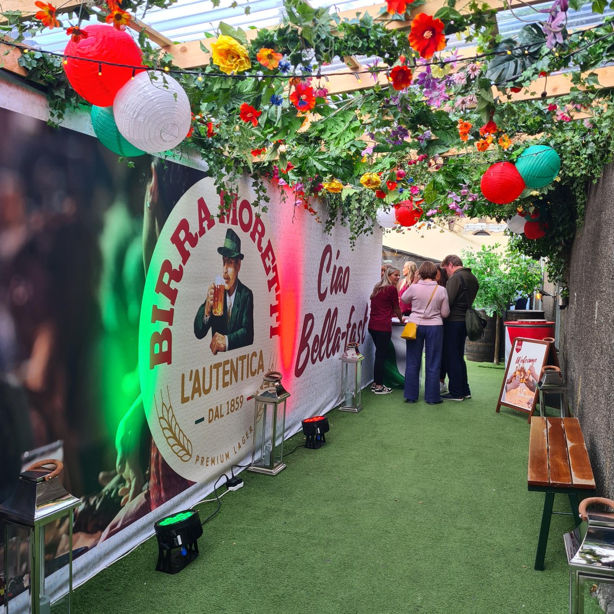 WalkerComm's tweet image. We were delighted to work with the @unitedwines team to execute the Ciao Bella-fast Birra Moretti Event last night🍺🇮🇹
Everyone enjoyed a taste of Italy with an unforgettable evening of Italian food, music, comedy, prizes &amp;amp; of course @BirraMorettiUK at The National Belfast.