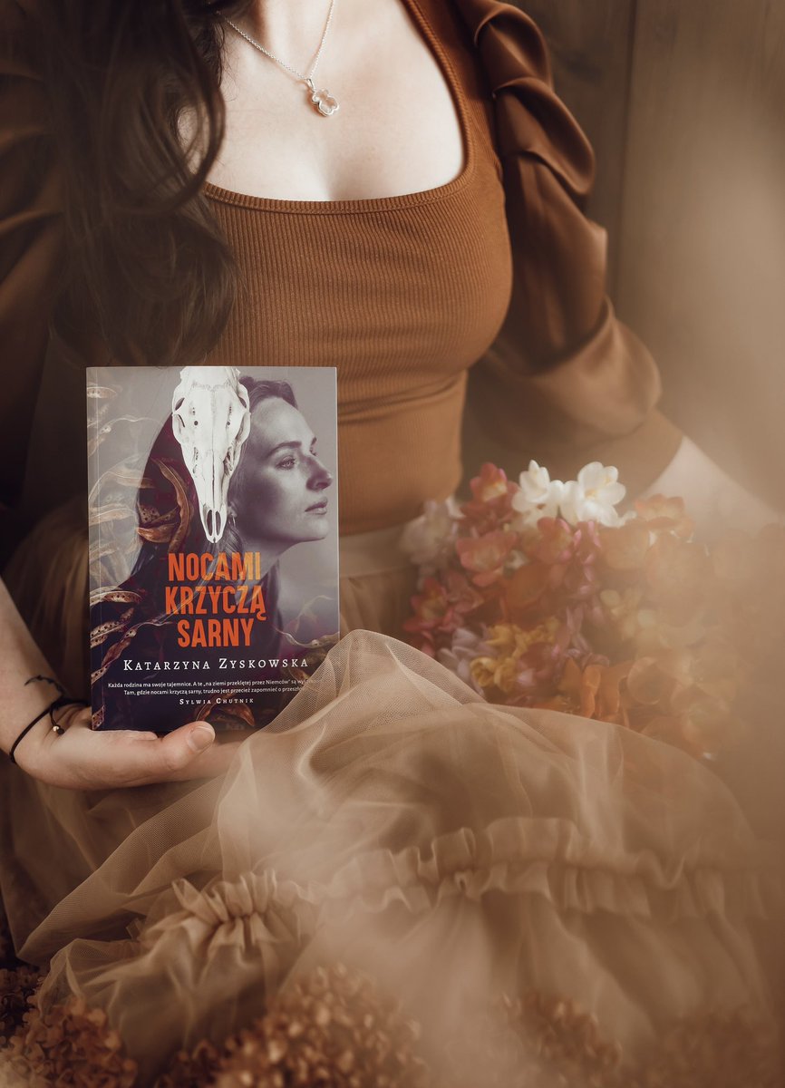 #readlist2023pl 

Ta książka pulsuje mi pod skórą.
Krąży w żyłach.
Zagnieździła się głęboko w sercu.

A w lipcu wyruszam do Wałbrzycha. Potrzebuję na nowo „poczuć” Dolny Śląsk.

ARCYDZIEŁO.
10/10

I nic już więcej nie napiszę. Słowa nic nie znaczą.

#twitteroweksiążkary #książka