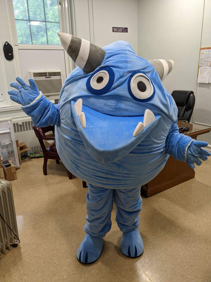 Leunig_Edu's tweet photo. Snarg (iReady mascot) made an appearance for the start of summer school. I wonder who could be in there? 🤔🤔🤔
#boundtoastound #smalleyes #iready #summerschool https://t.co/aqliJrLrjF