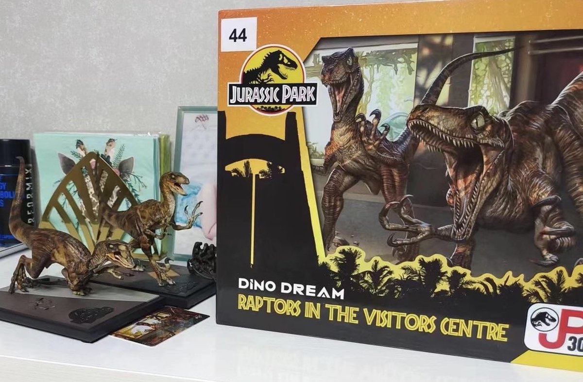 Happy to share packaging illustration done for #DinoDream’s official #JP30 collectible mini statues line-up!  Head to JP Dino on Facebook to inquire about purchasing!  #JurassicPark #Velociraptor #JurassicJune @UniversalPics @amblin @JurassicWorld