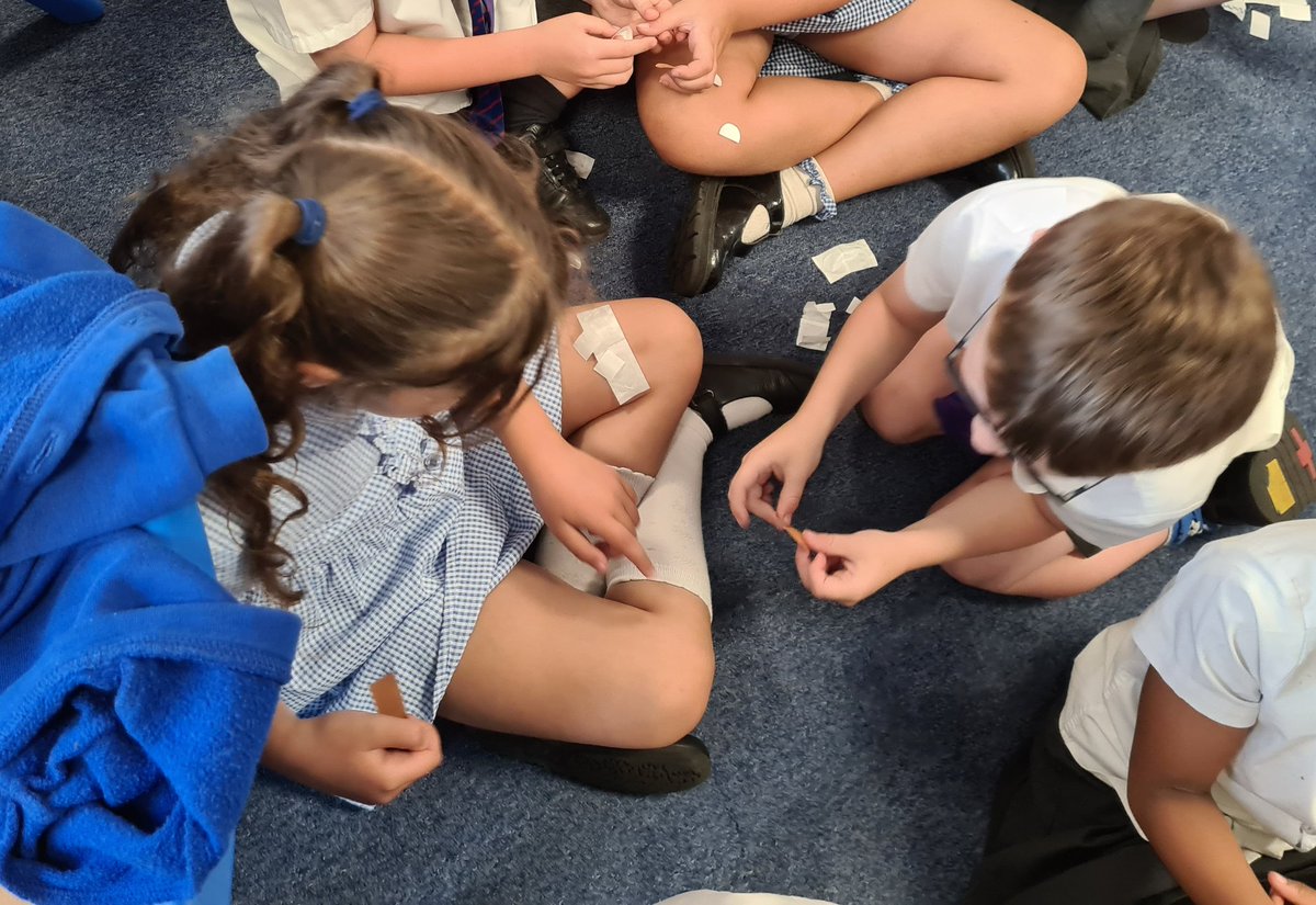 holycrossAS's tweet photo. Year 2 loved their first aid session with @MFASalfordBB this morning. We can now help someone who is hurt and we know what to do in an emergency 🚑🚨#hcaspshe https://t.co/BNojiMpxOm