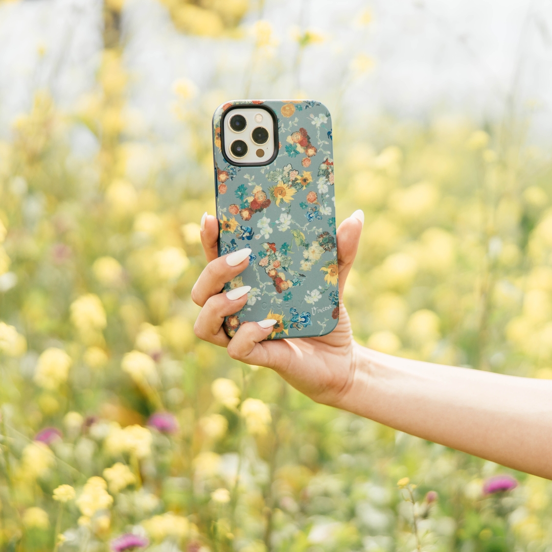 getcasely's tweet image. Van Gogh flowers🌼🌸 Love historic art?  This is the perfect case for you✨ A collection of all of Van Gogh's most famous flowers all on a single phone case🦋