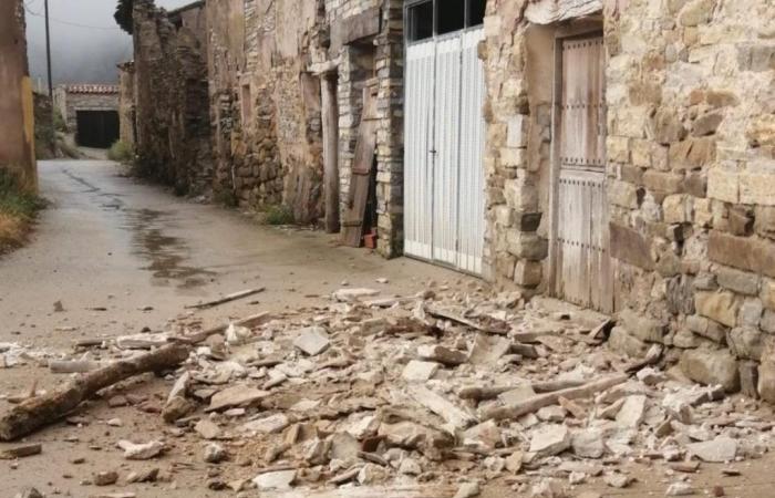 El peligro de las casas en ruinas. 
Un quebradero de cabeza para los ayuntamientos de numerosos pueblos de nuestra Rioja rural, como es el caso reciente de Navajún.

news.eseuro.com/local/1872575.…

larioja.com/comarcas/pelig…