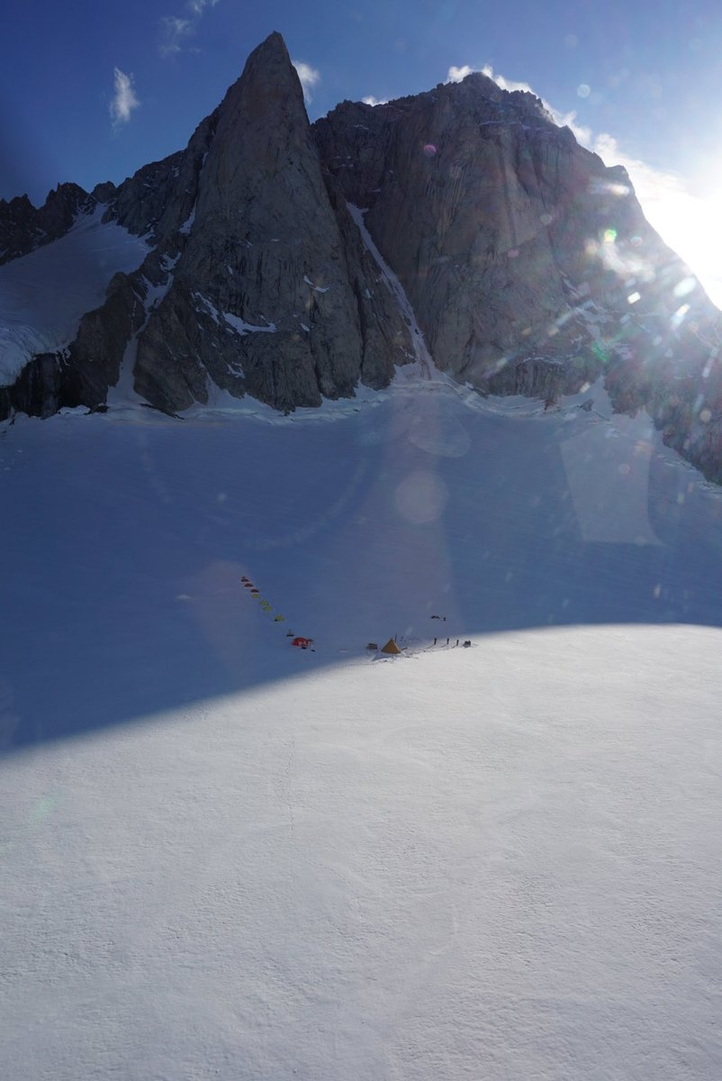 LKirkpatrick98's tweet photo. Stoked to be joining ⁦⁦@icy_pete⁩ , ⁦@US_IceDrilling⁩ folks, and the rest of the team on Mt Waddington! Great views of camp and the drill tent as the helicopter came in this morning. https://t.co/QLPk67W1R7