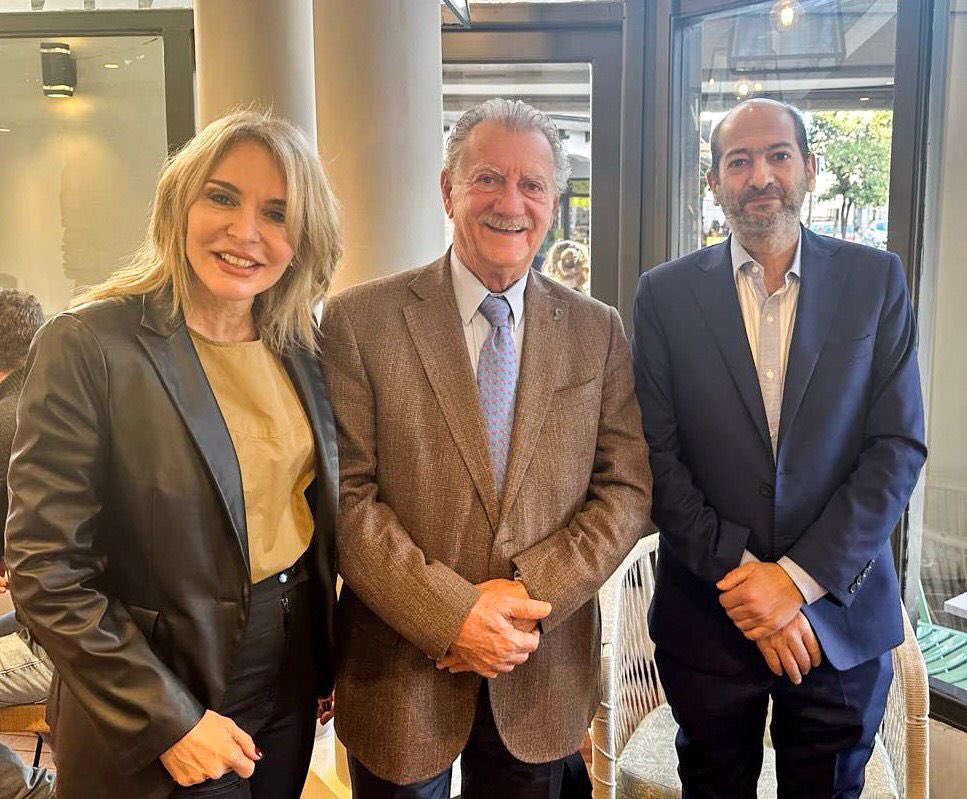 Estuve junto a Emiliano Waiselfisz, nuevo embajador argentino en Corea. También dijo presente el vicegobernador de la Provincia, el Sr. Antonio Marocco.
Pudimos conversar de varios temas, entre ellos, las posibilidades de exportar y que productos regionales poder sumar en Corea.