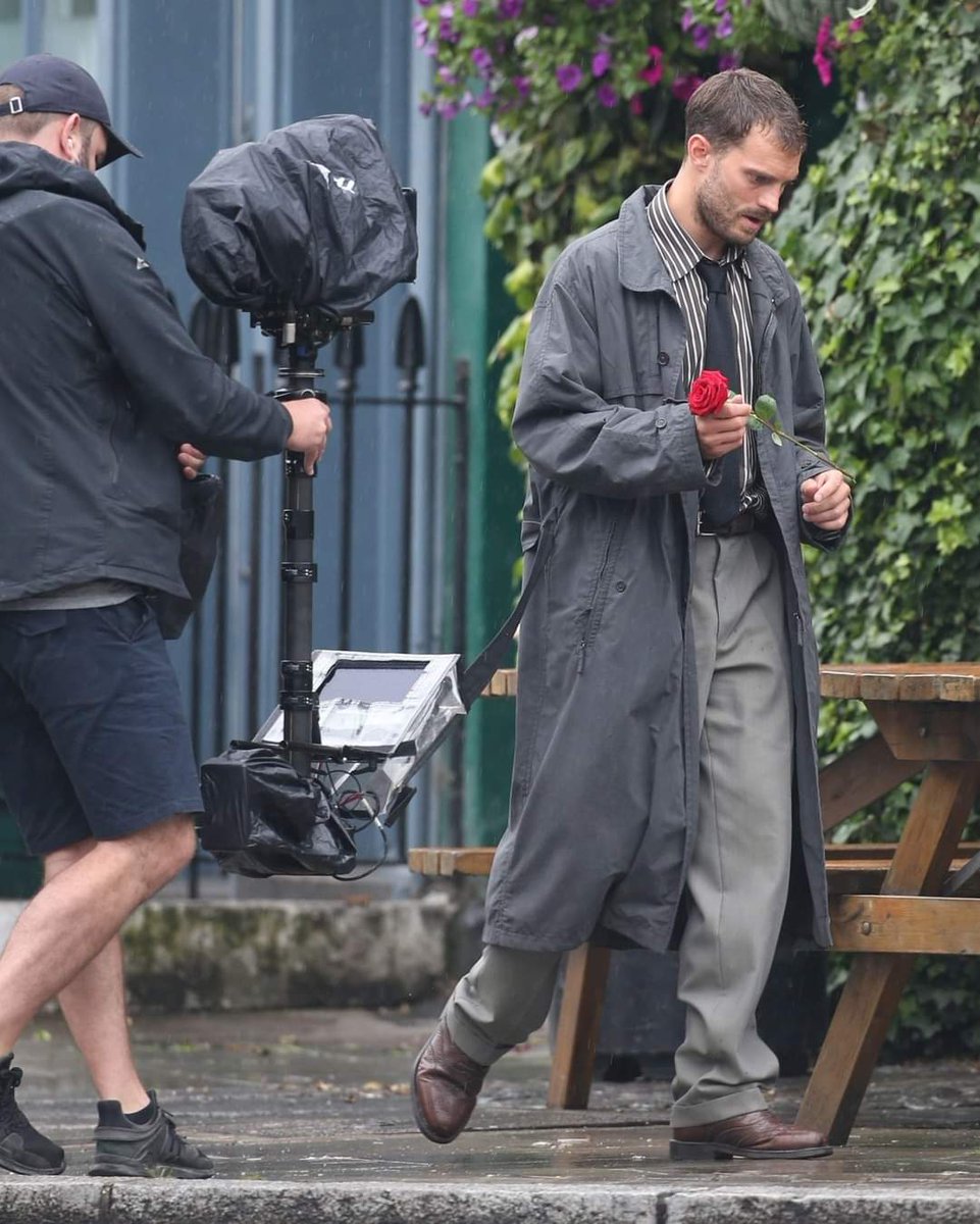 DornanI's tweet photo. 6 years ago today โข Jamie on the set of 'My Dinner With Hervรฉ ' with director Sacha Gervasi ๐ฌ๐น
London, UK
June 27, 2017
#jamiedornaniloveyou #JamieDornan #mydinnerwithherve #MDWH #DannyTate #sachagervasi #Throwback https://t.co/rGkAZOh8wd