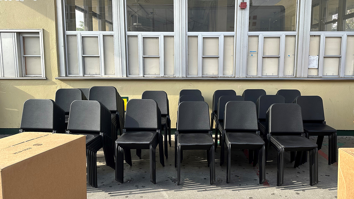 lbschoolbonds's tweet photo. Our move team arrived at @polyjackrabbits bright &amp; early today to swap out aging classroom furniture with all-new desks &amp; chairs. New furniture is headed to more than 20 campuses this summer as part of our plan to install modern, versatile pieces in all @LongbeachUSD classrooms. https://t.co/MrZY5nnUhK